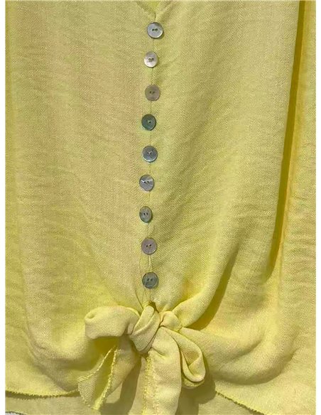 geknotete Bluse mit Knöpfen