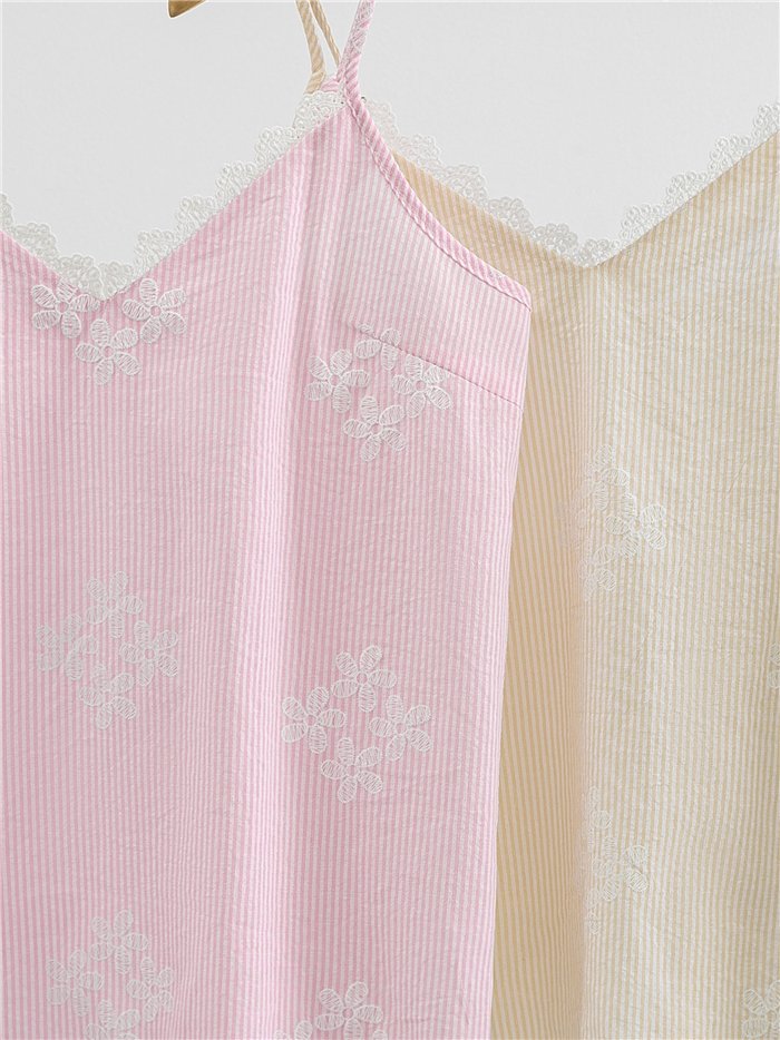 Top rayas estampado flores con encaje