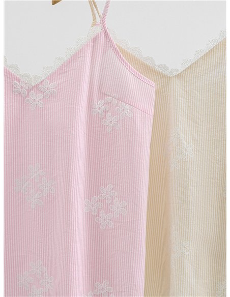 Top rayas estampado flores con encaje