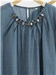 Blusa fluida con detalle abalorios