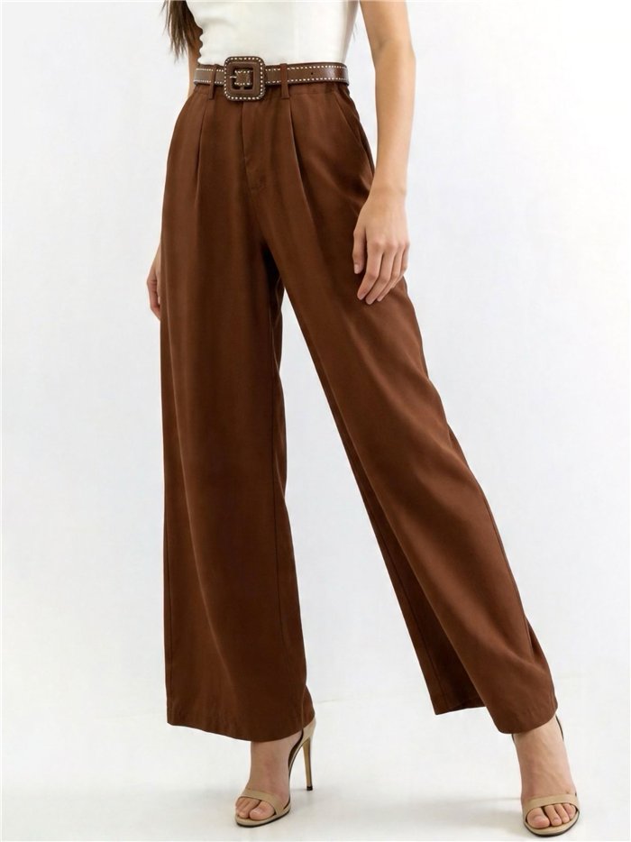 Pantalón wide leg con cinturón de tachas