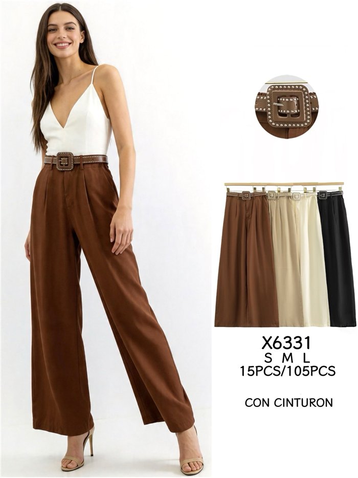 Pantalón wide leg con cinturón de tachas