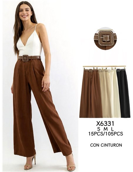 Pantalón wide leg con cinturón de tachas