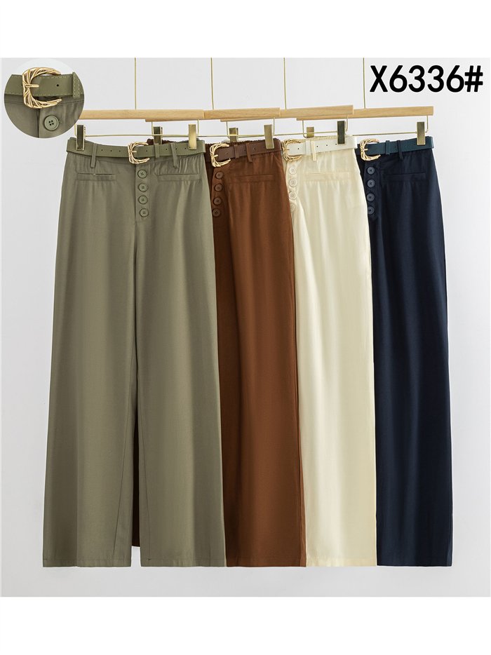 Pantaloni con dettagli a bottoni e cintura