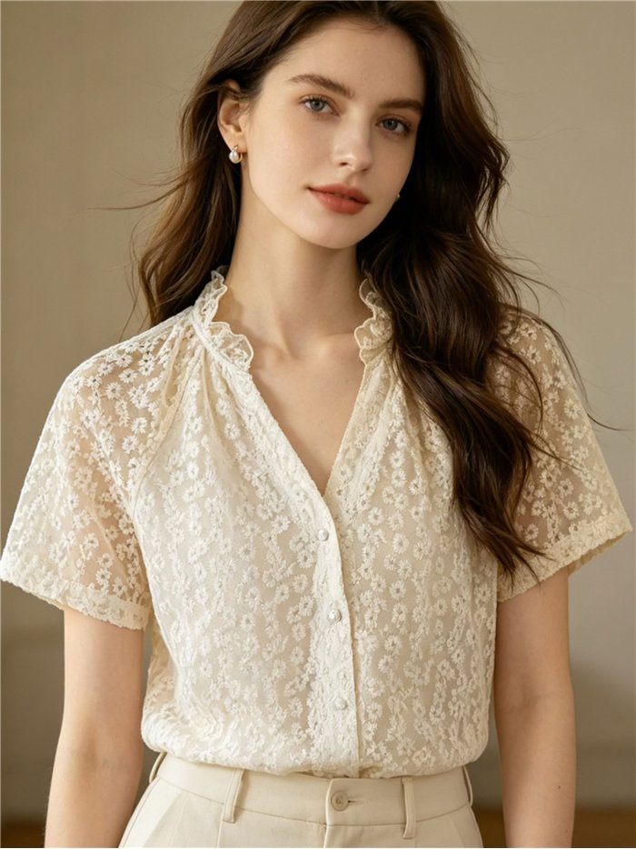 Camicetta in pizzo floreale con colletto a balze