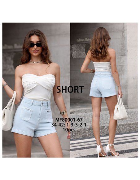 Pantaloncini di jeans azzurri con borchie a forma di stella