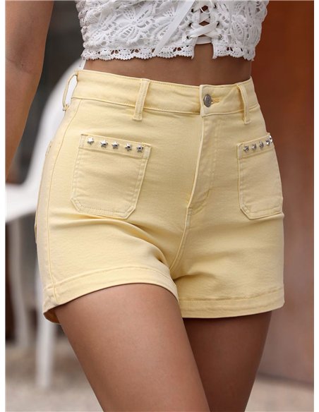 Short en jean jaune à clous en forme d'étoile