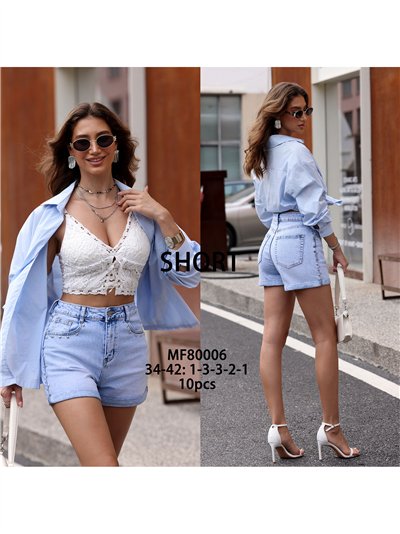 Pantaloncini di jeans con borchie a forma di stella 2