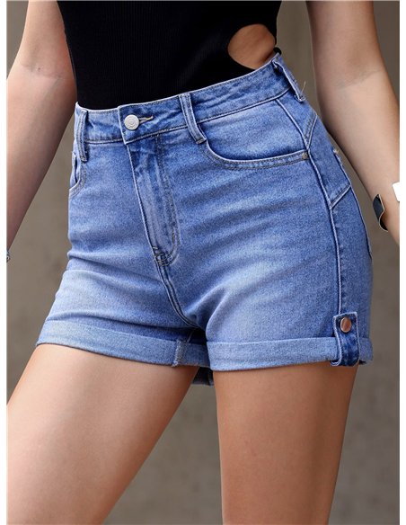 pantaloncini di jeans con risvolto