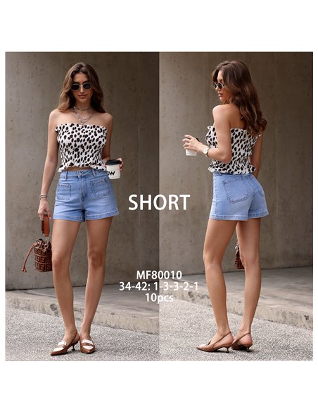 Pantaloncini di jeans con tasche applicate e stelle borchiate