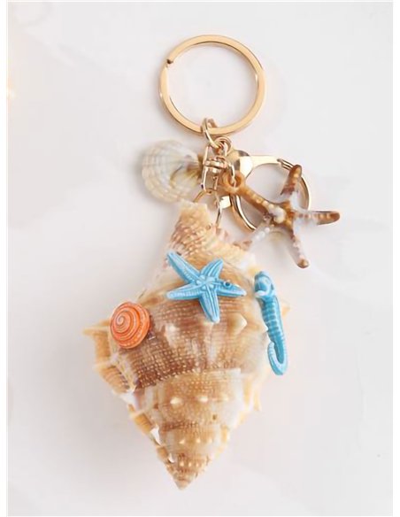 Llavero caracola tropical efecto natural con charms marinos