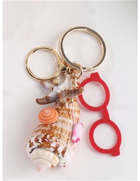 Portachiavi a forma di conchiglia con effetto naturale e occhiali da sole