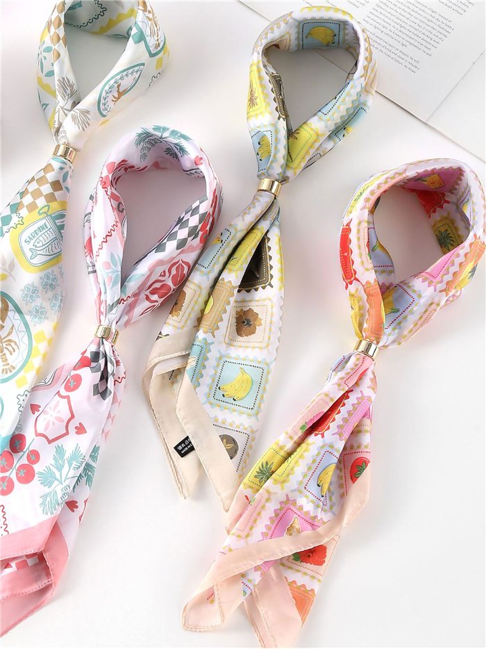 Pañuelo satinado estampado tropical pastel