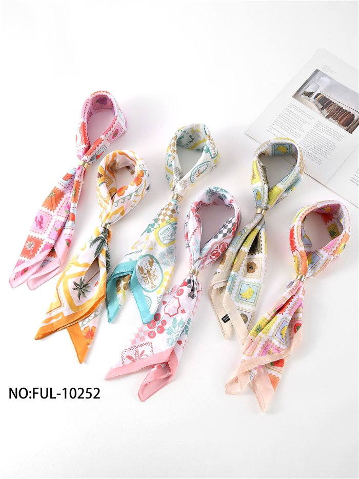 Pañuelo satinado estampado tropical pastel