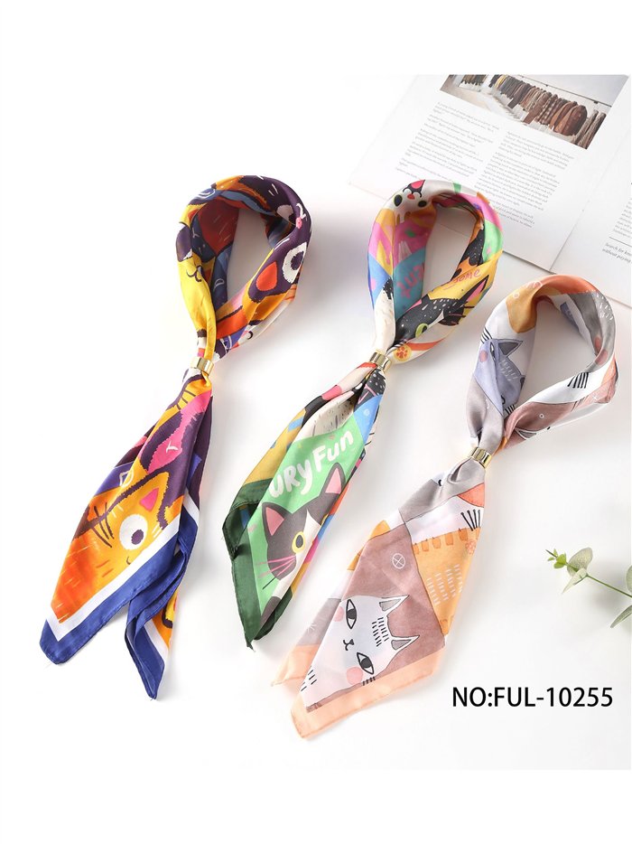 Pañuelo satinado estampado de gatos