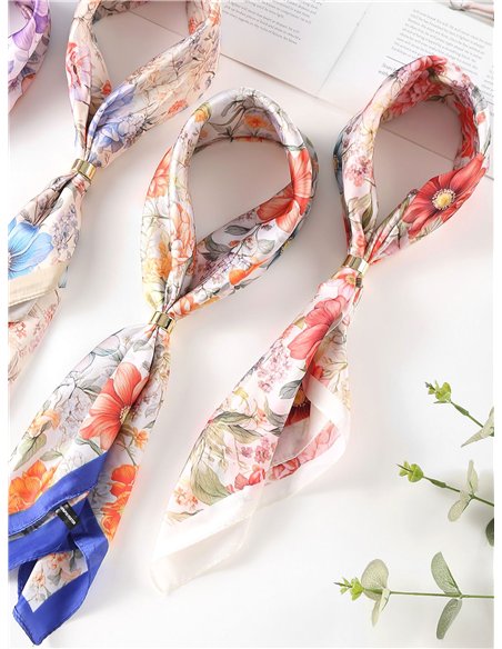 Pañuelo satinado floral romántico