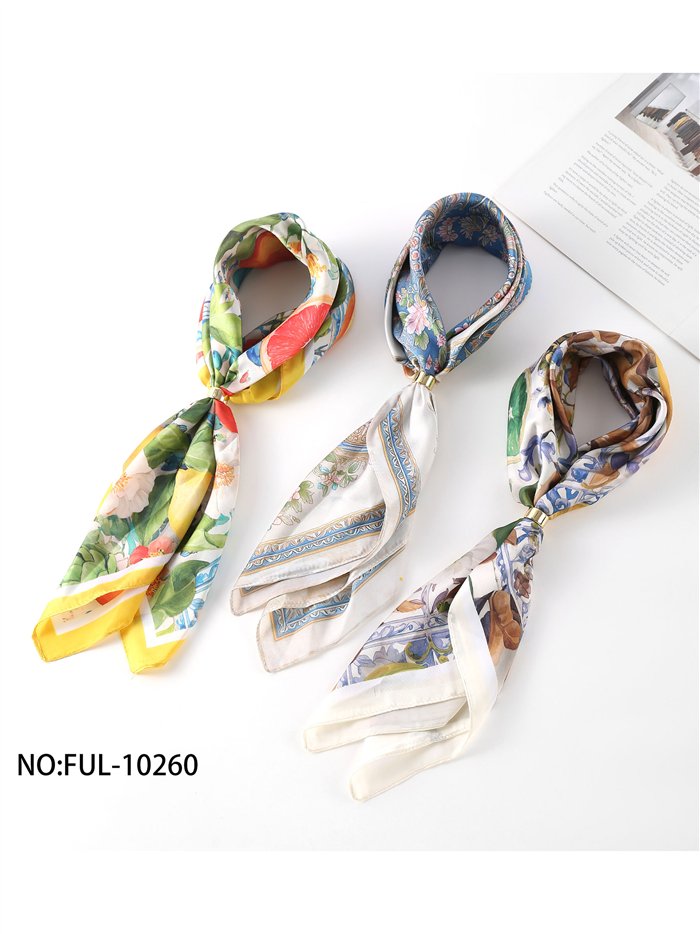 Pañuelo satinado estampado mediterráneo