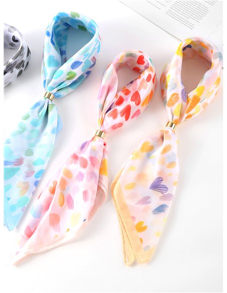 Pañuelo satinado corazones acuarela