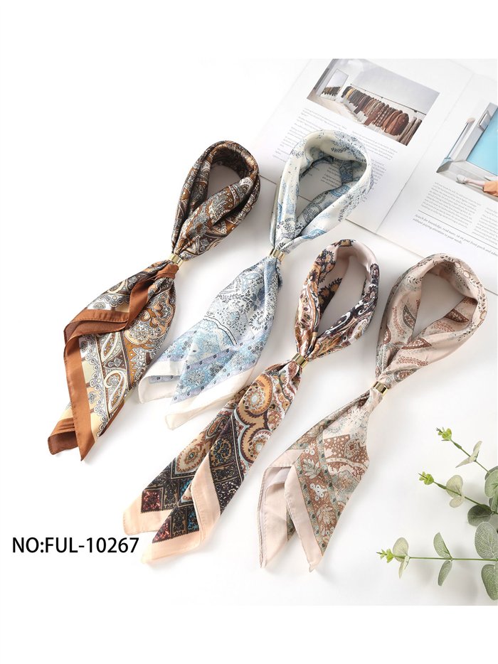 Pañuelo satinado estampado cachemir