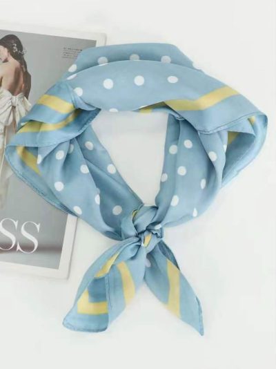 Pañuelo efecto seda cuadrado de lunares