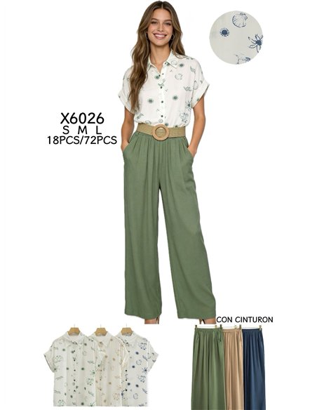 Conjunto camisa estampada y pantalón con cinturón efecto rafia