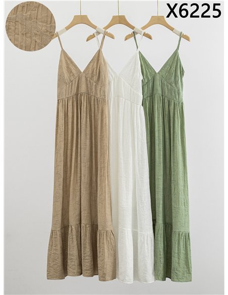 Vestido longo de alças finas com efeito amassado