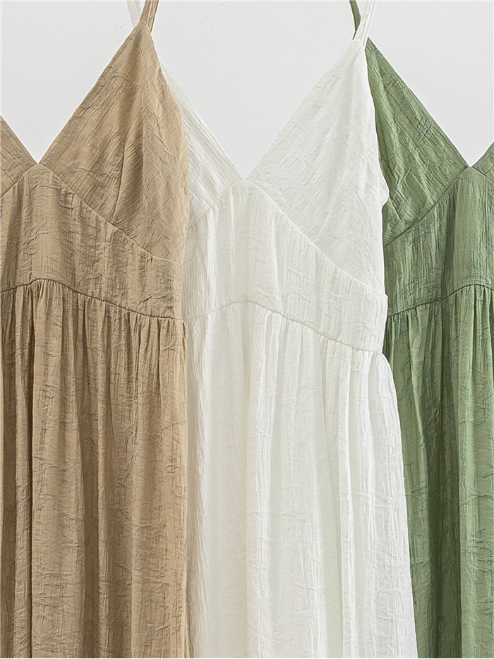 Vestido longo de alças finas com efeito amassado