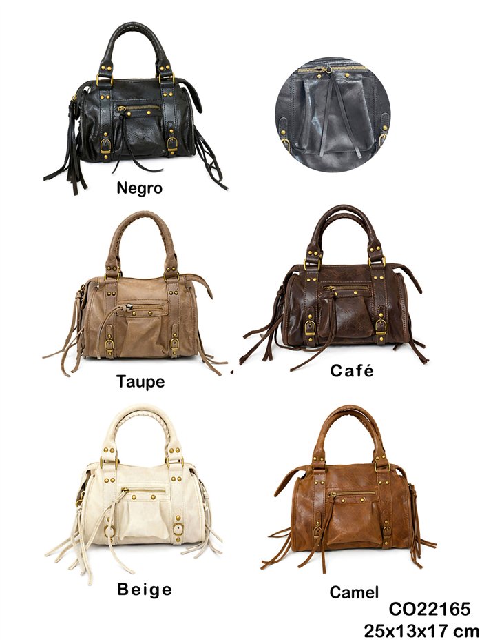 Bolso bowling de piel con flecos y tachuelas