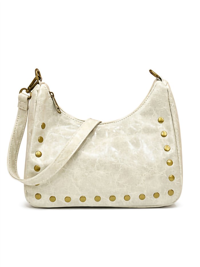 Bolso bandolera de piel efecto arrugado con tachas