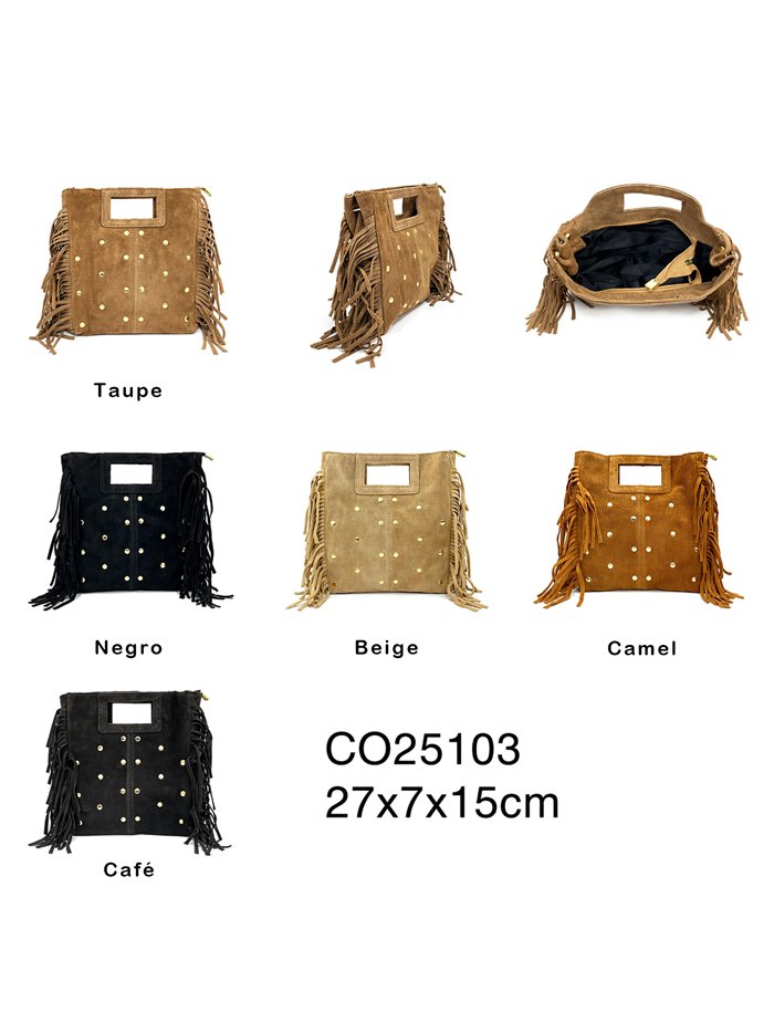 Bolsa de camurça com franjas e tachas.