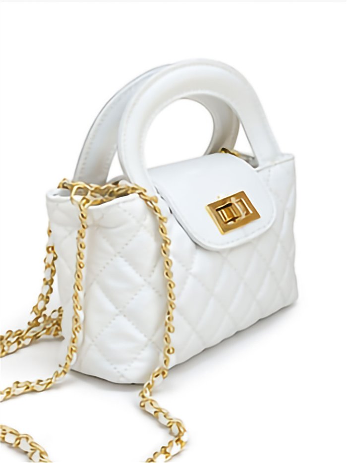 Bolsa de couro acolchoado com corrente.