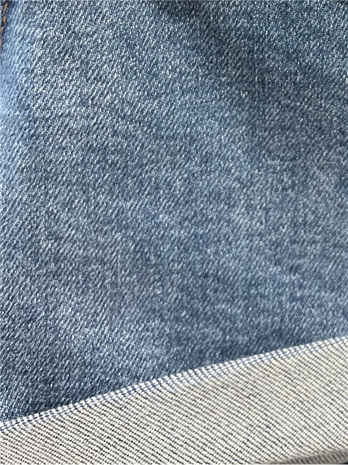 Short vaquero bajo vuelto