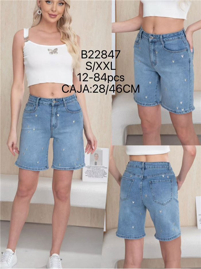 Bermuda vaquera corazones bordados