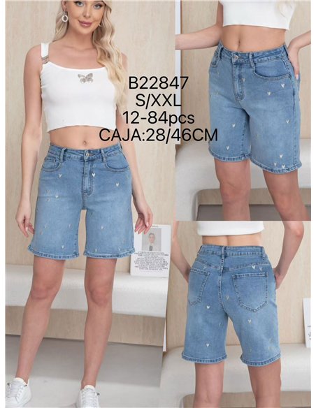 Bermuda vaquera corazones bordados