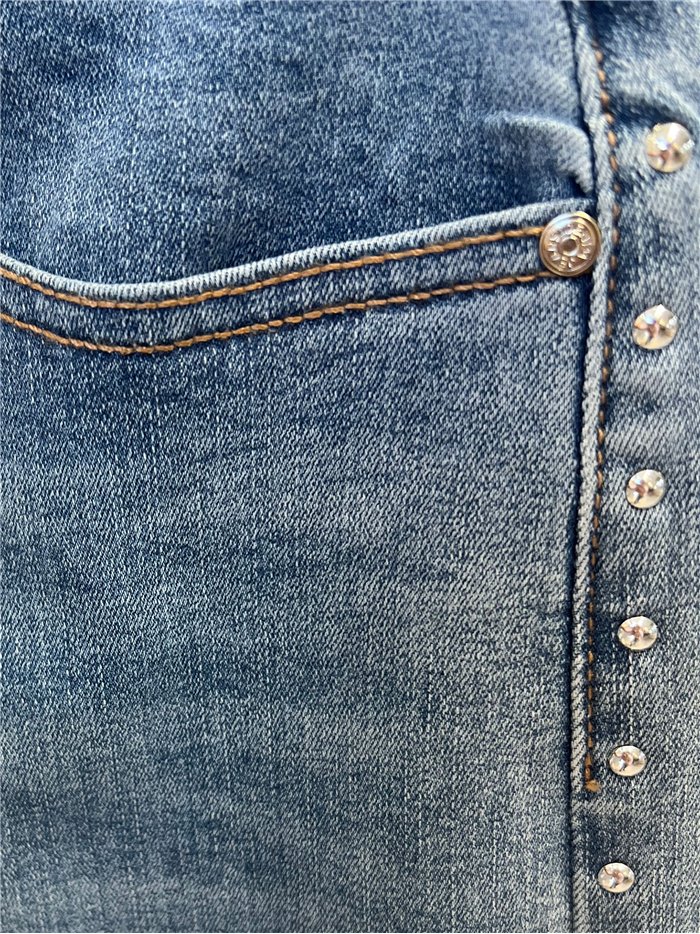 Pantalón vaquero culotte tachuelas y estrella