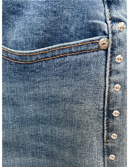 Pantalón vaquero culotte tachuelas y estrella