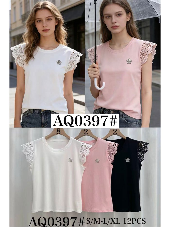 Camiseta de renda com flor de strass