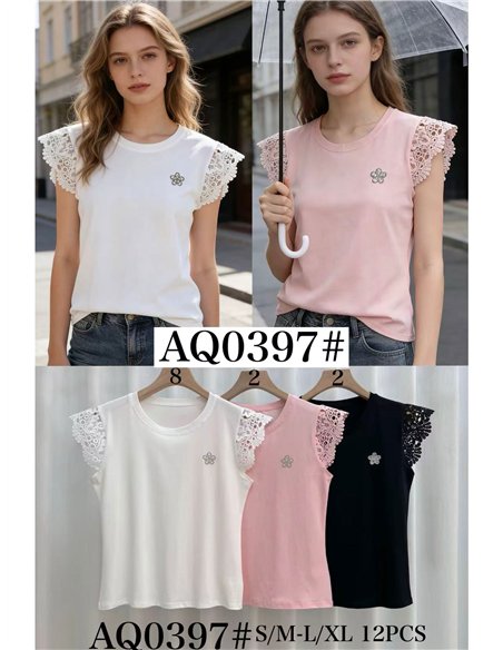 Camiseta de renda com flor de strass