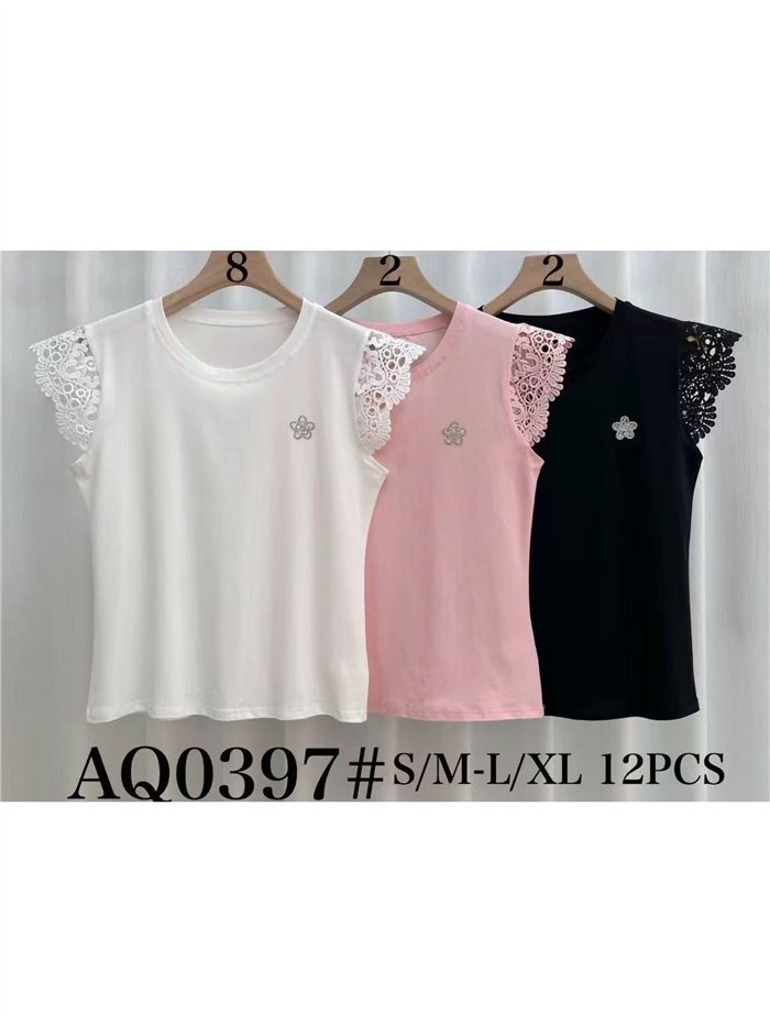 Camiseta de renda com flor de strass