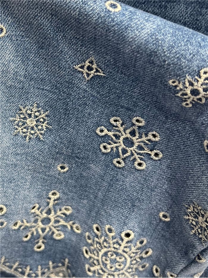 Embroidered hem straight jeans