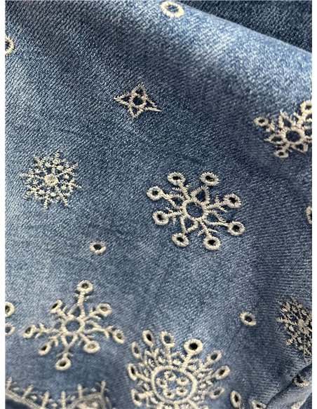 Embroidered hem straight jeans