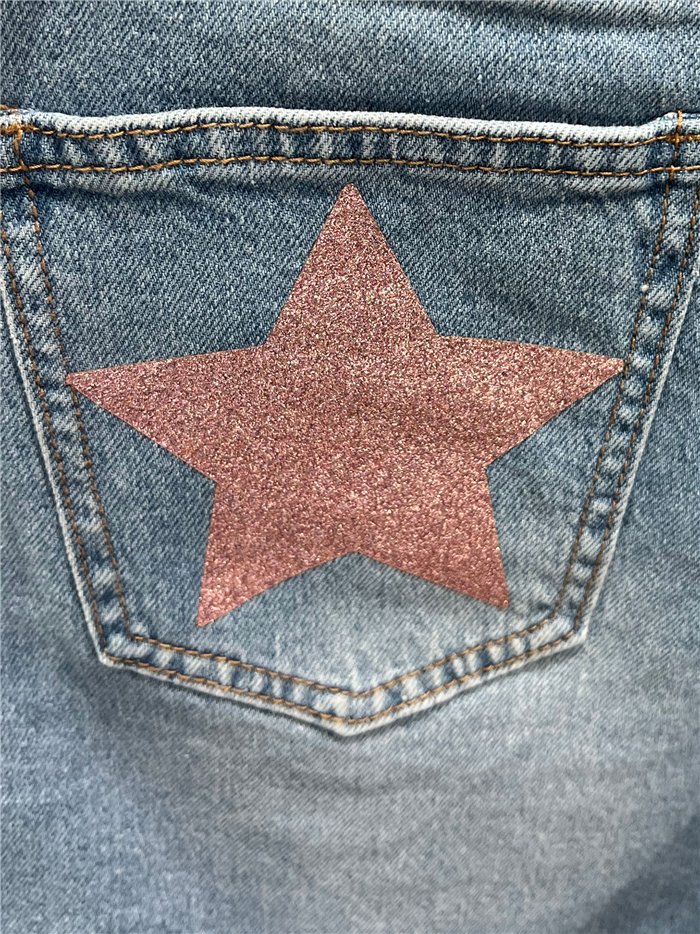 Shorts jeans com estrelas brilhantes