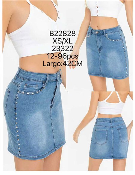 Minissaia jeans com tachas