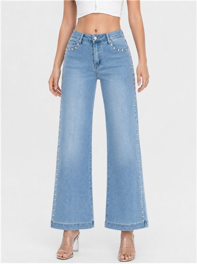 Calça jeans de perna larga com tachas laterais