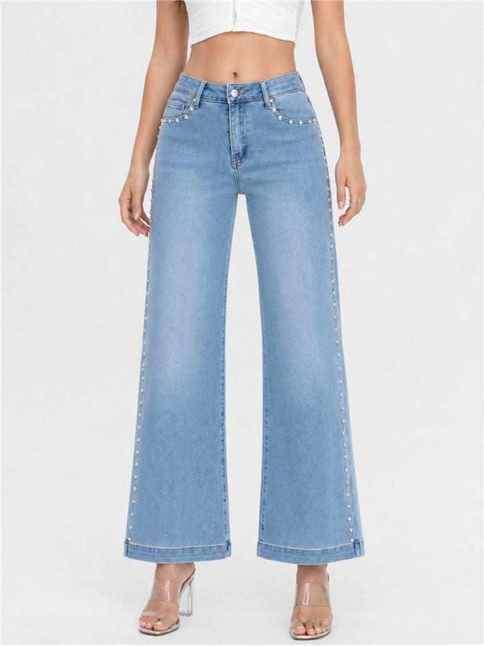 Calça jeans de perna larga com tachas laterais