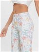 calça jeans de perna larga com estampa floral