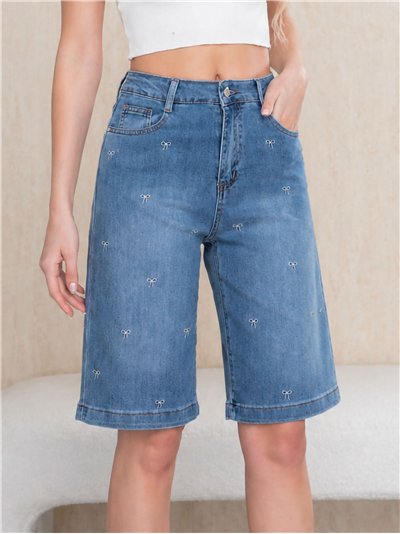 Bermuda jeans com laços bordados