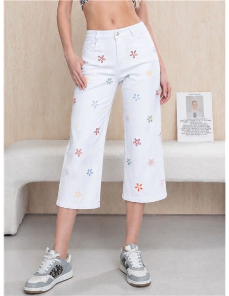 Embroidered flower culotte jeans