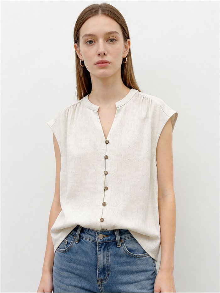 Blusa de linho sem mangas com botões.