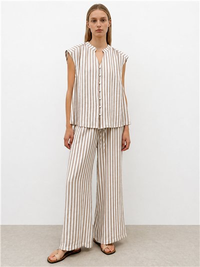 Conjunto de blusa e calça listradas fluidas